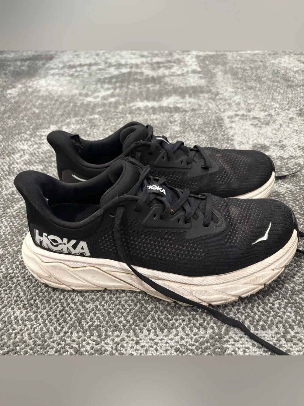Hoka One One Arahi 7 Black White Athletic Running Shoes Womens U.S. 8.5D